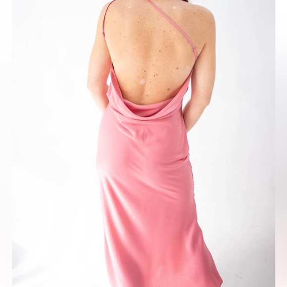 One shoulder midi dress in rose - Picture 7 of 10
